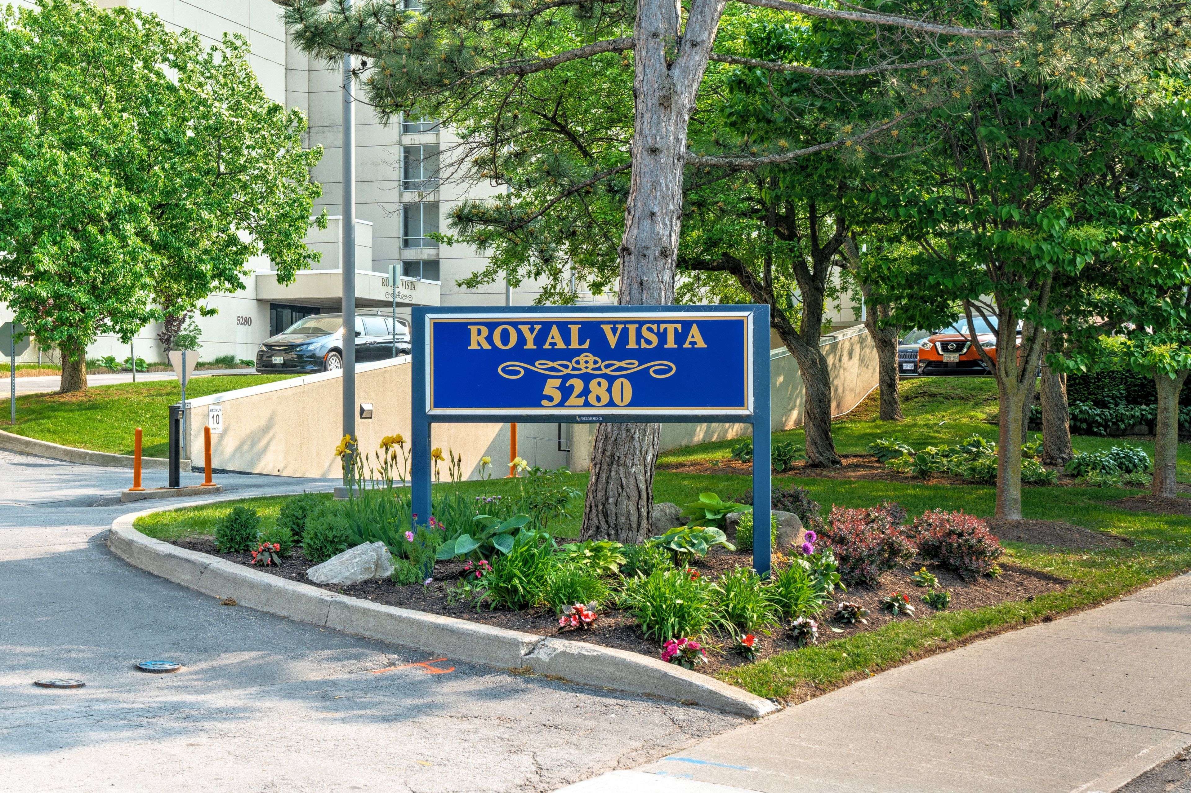 5280 Lakeshore RD #205, Burlington, ON L7L 5R1