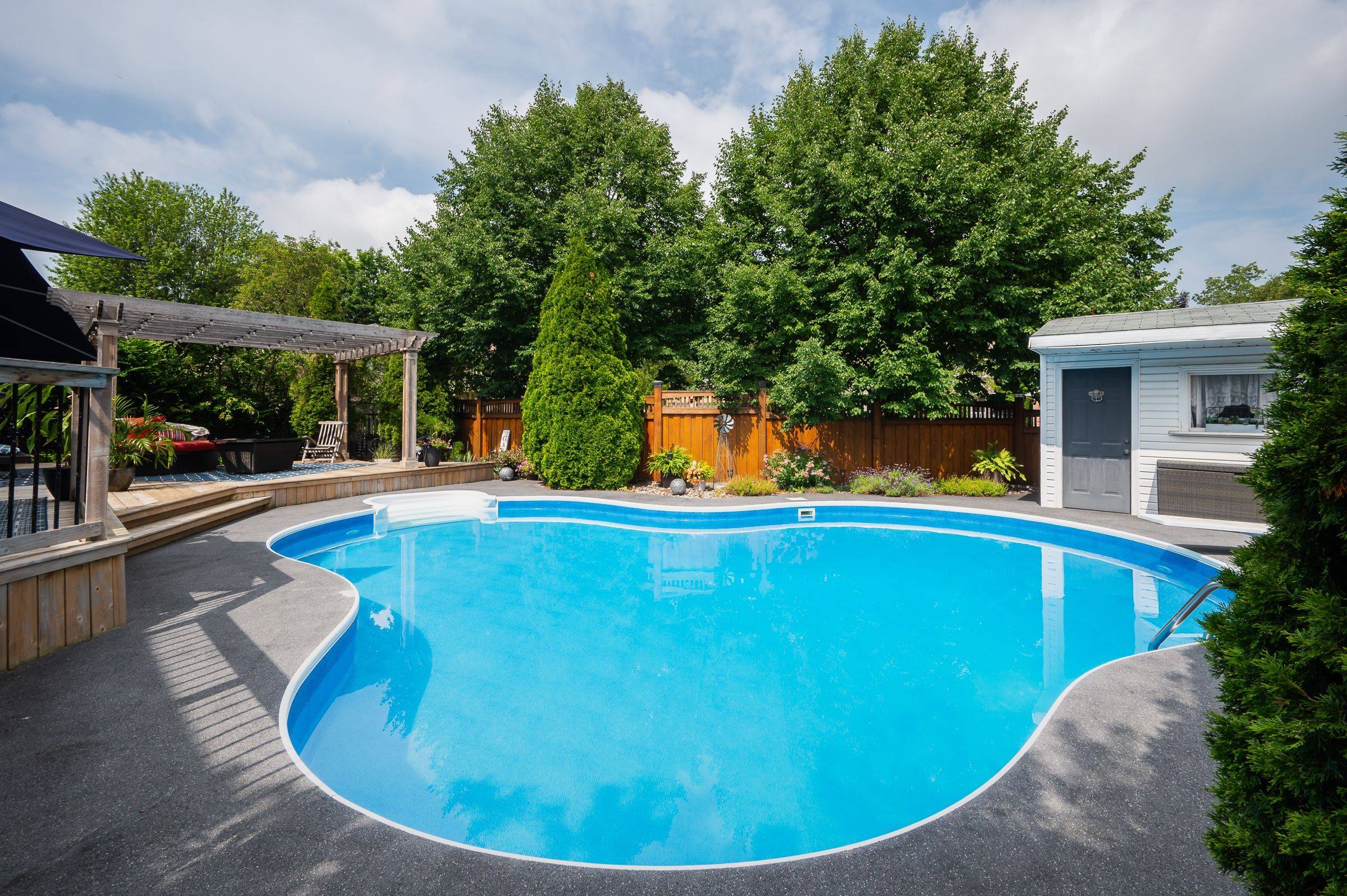 Burlington, ON L7M 4G6,2037 Waterbridge DR