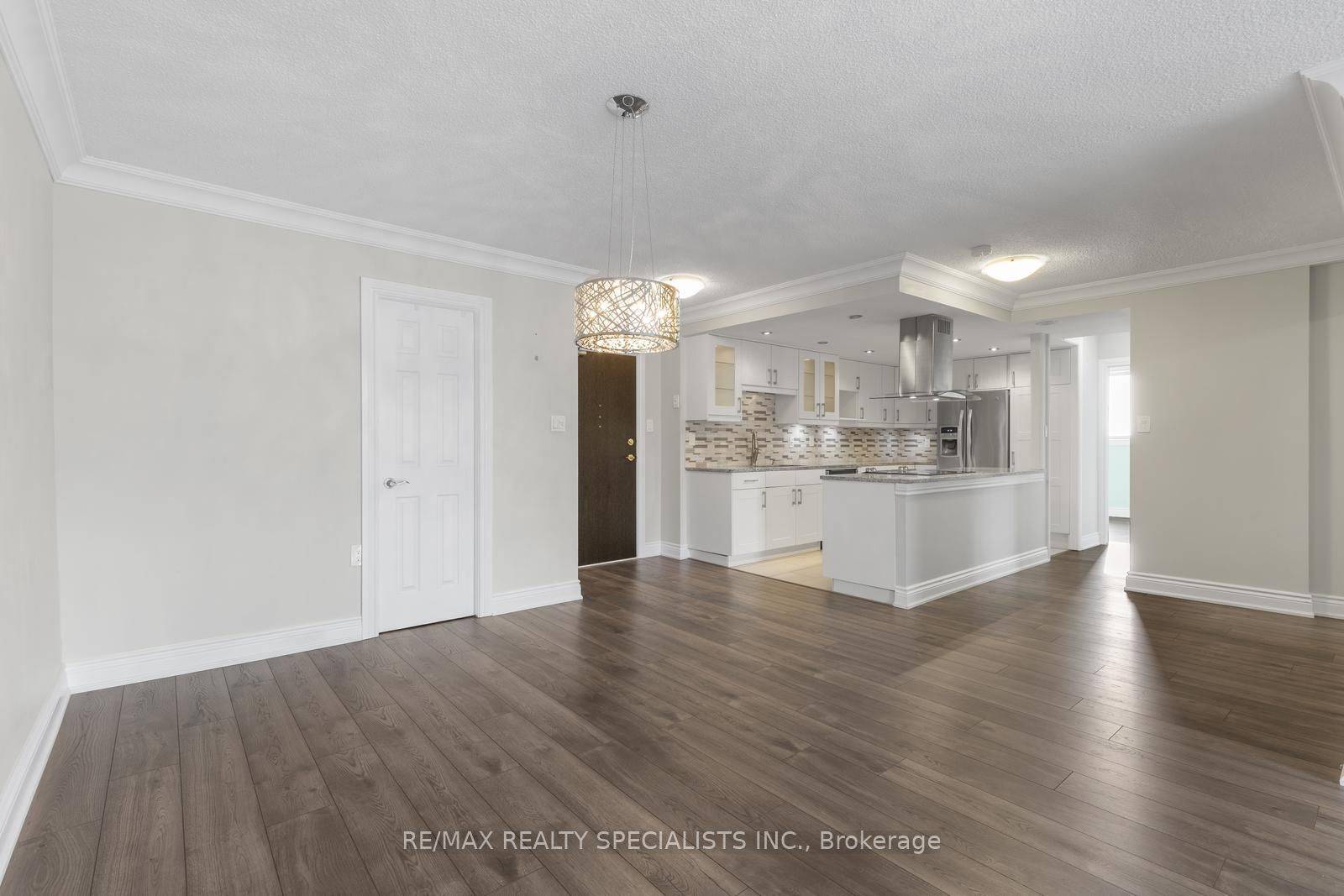Toronto W08, ON M9C 4W2,820 Burnhamthorpe RD #803