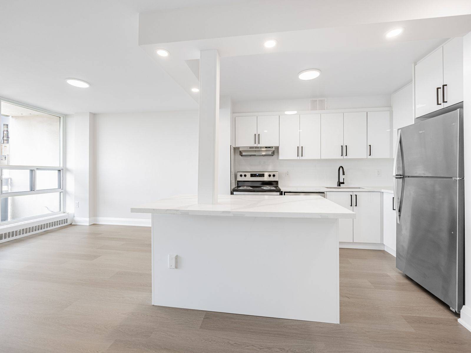 Toronto W04, ON M6B 1B1,140 Elm Ridge DR #1821