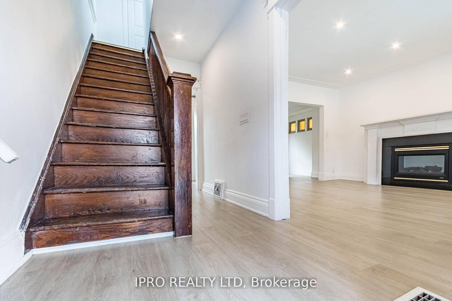 Hamilton, ON L8L 6K5,35 Chestnut AVE