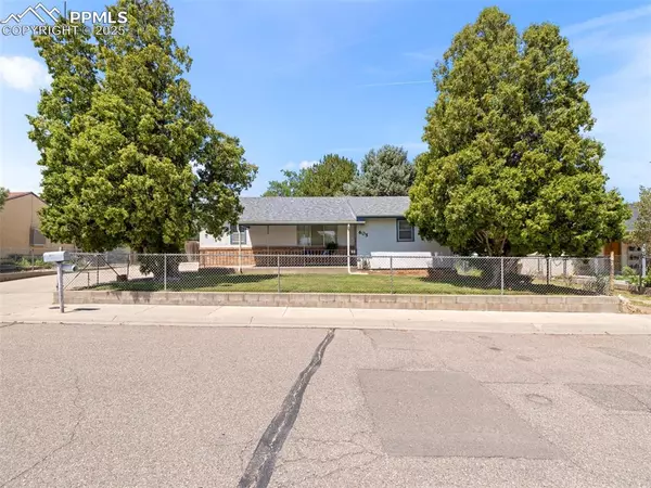 605 Cherry LN, Pueblo, CO 81005