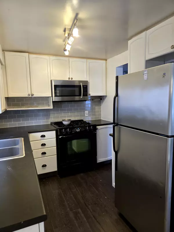 Barrie, ON L4N 8P8,94 WESSENGER DR