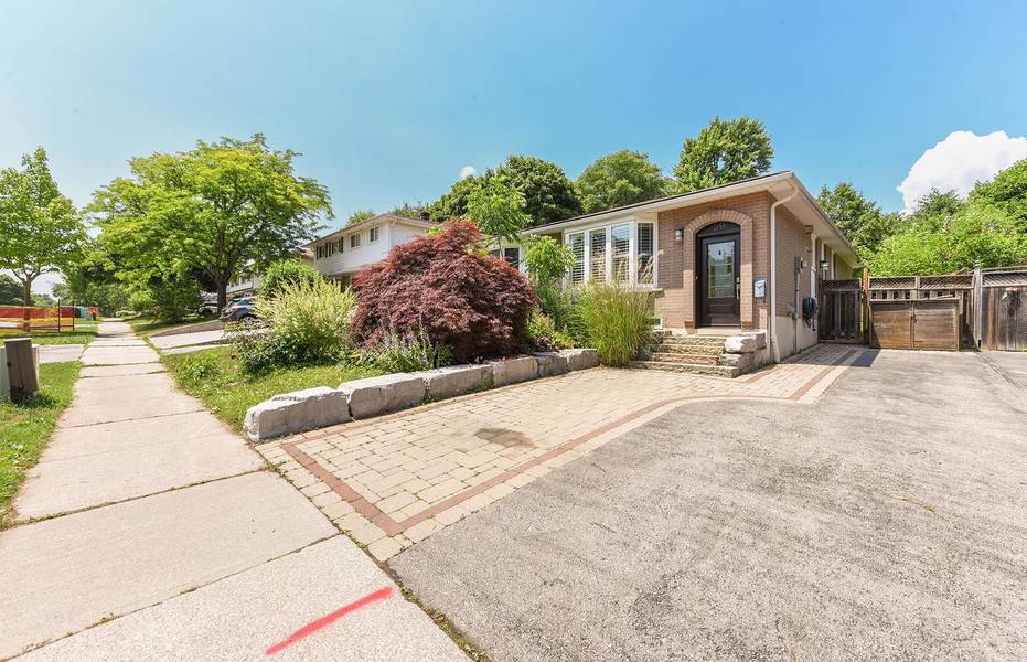 89 Mccraney ST W, Oakville, ON L6H 1H5