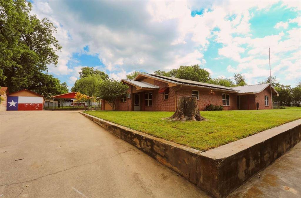 Comanche, TX 76442,405 W Neely Avenue
