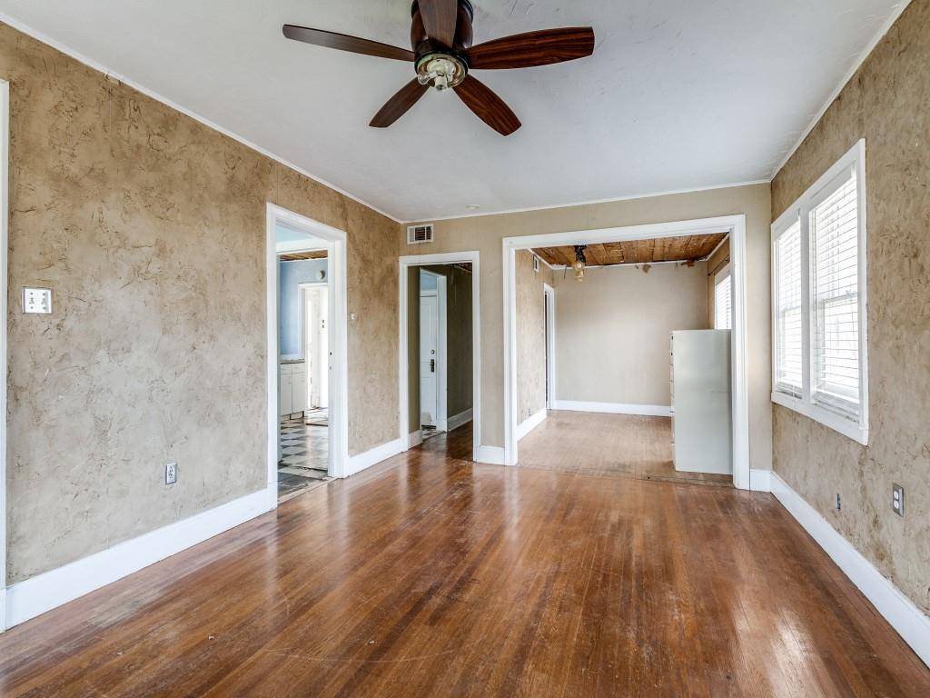 Dallas, TX 75214,5832 Live Oak Street