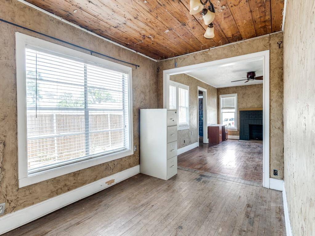 Dallas, TX 75214,5832 Live Oak Street