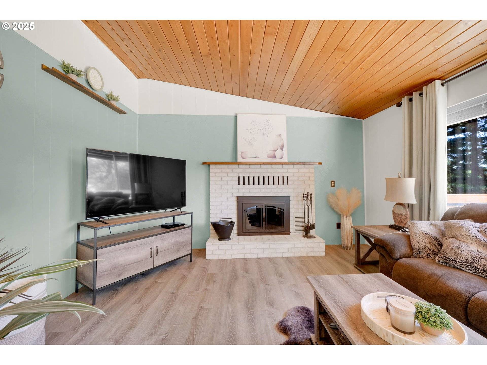 Sutherlin, OR 97479,642 TERRACE LN