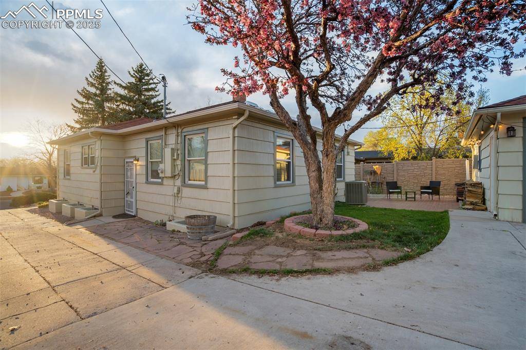 Colorado Springs, CO 80909,811 Farragut AVE