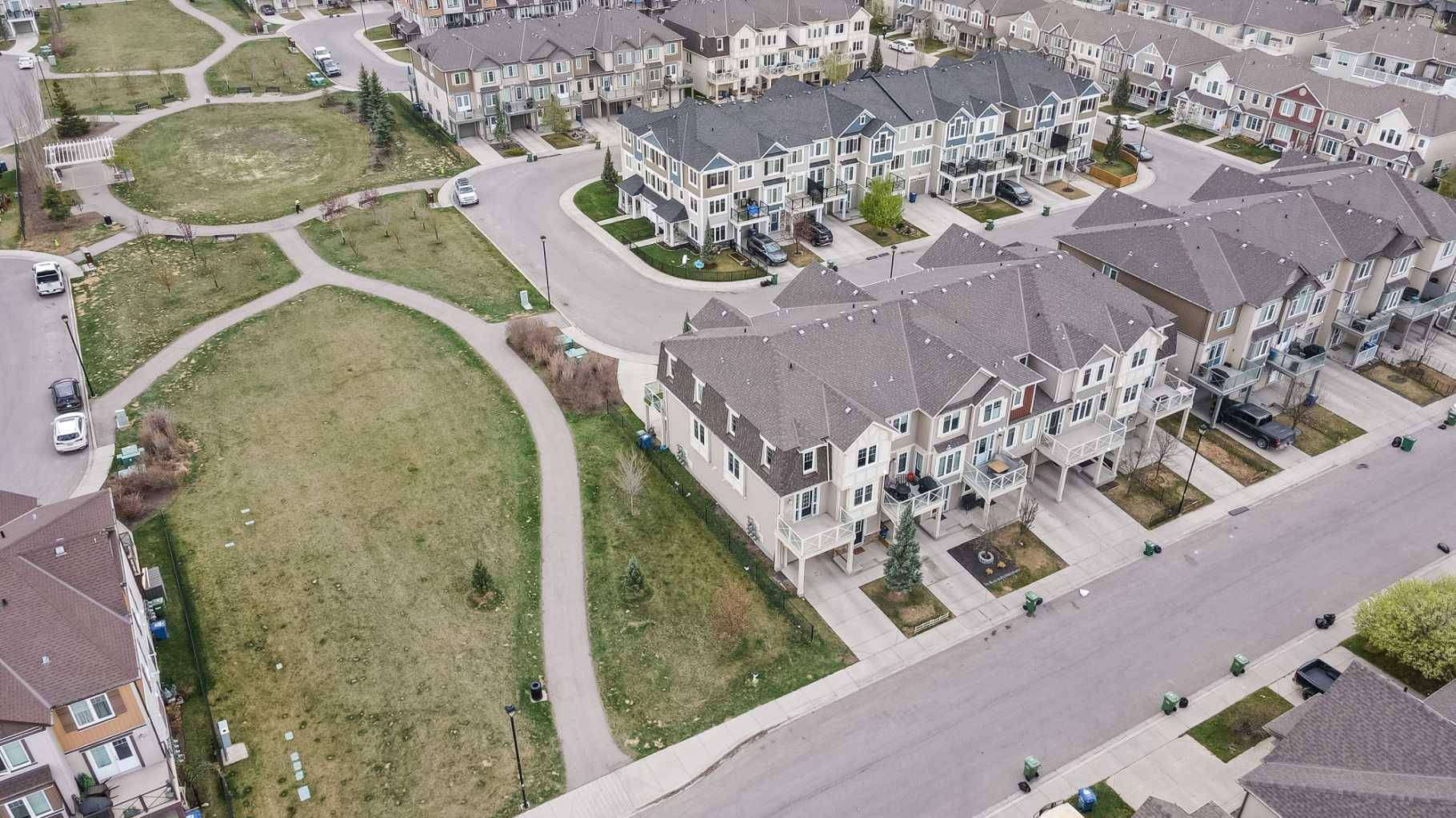 145 Windstone AVE Southwest, Airdrie, AB T4B 3R3