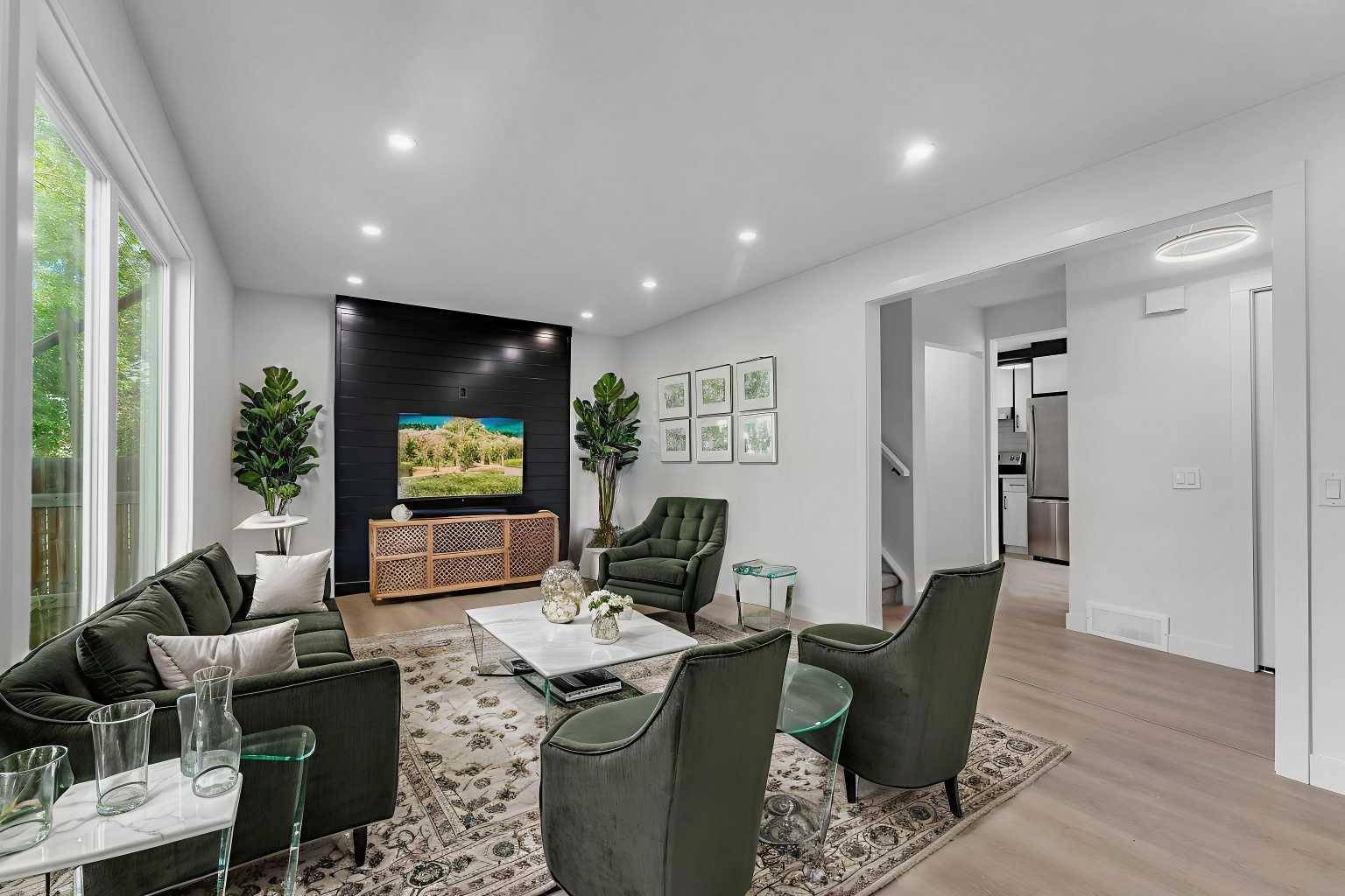 Calgary, AB T2A 3E1,522 43 ST Southeast