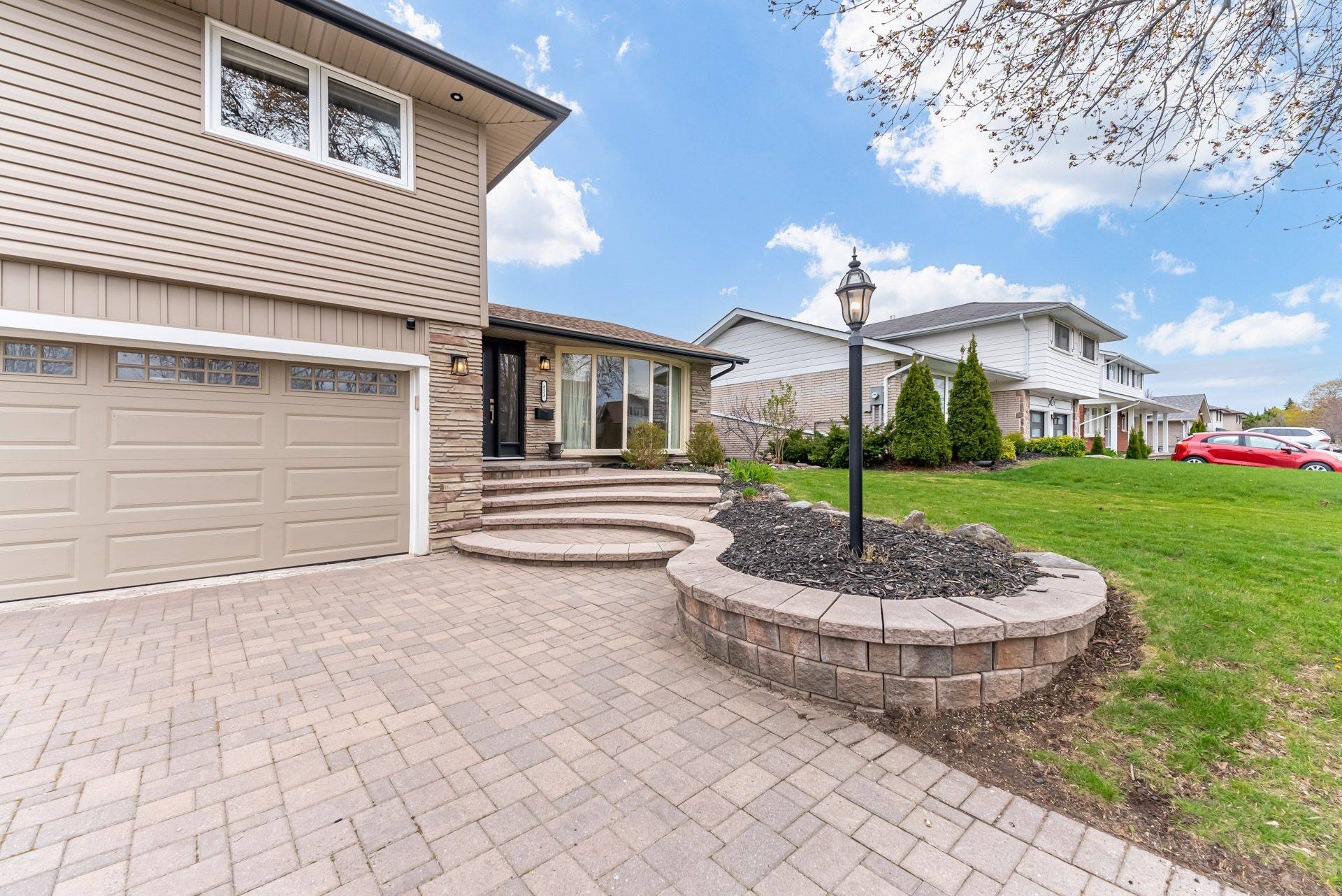 Oshawa, ON L1J 5K5,853 Fernhill BLVD