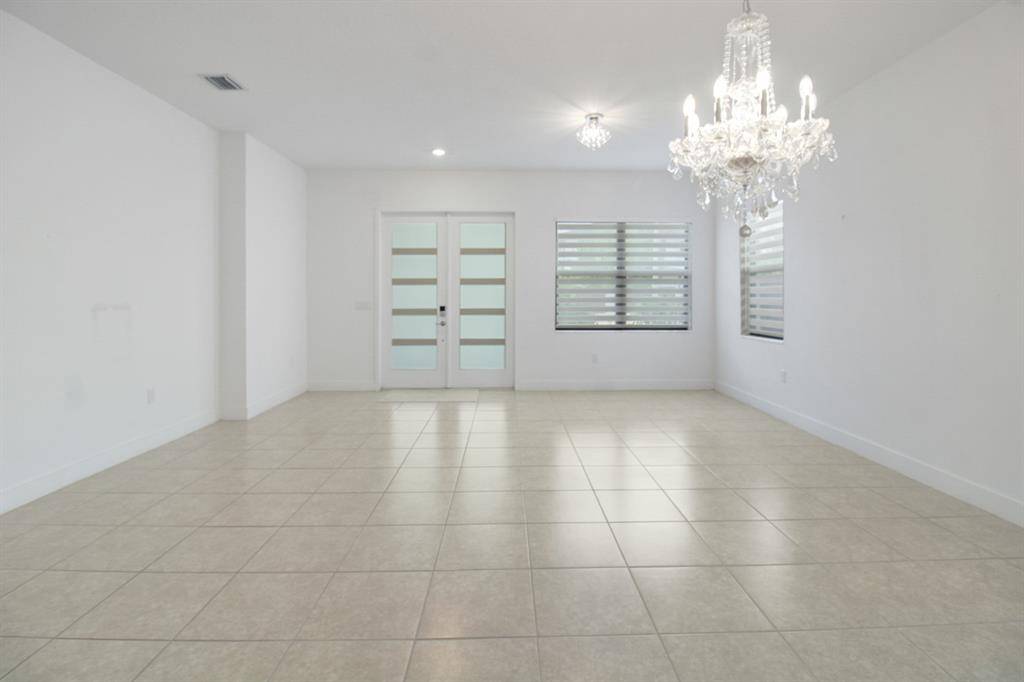 Hialeah, FL 33018,8912 NW 161st Ter