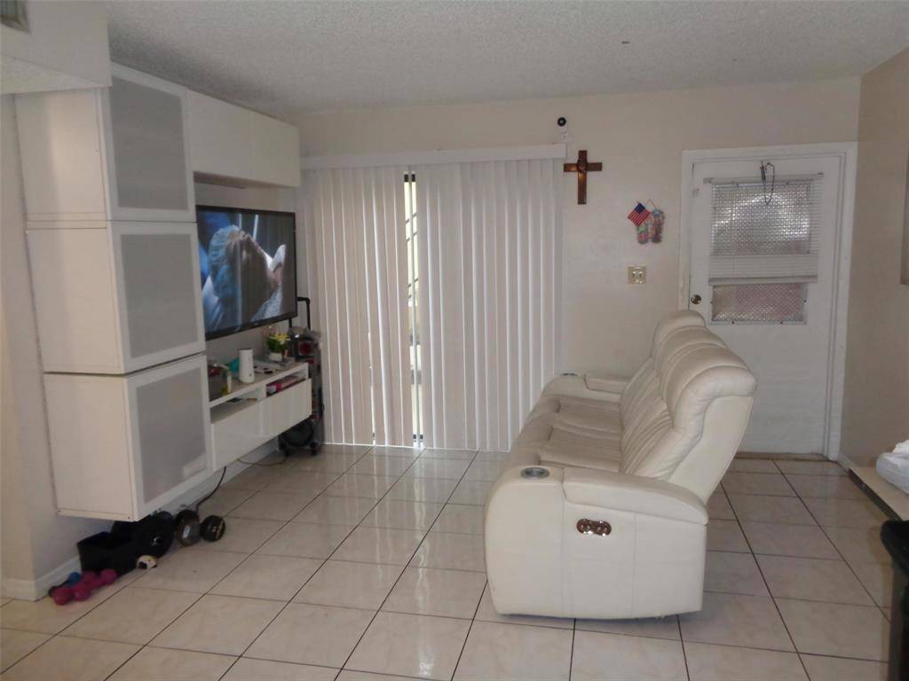 Coral Springs, FL 33065,2651 Riverside Dr #1