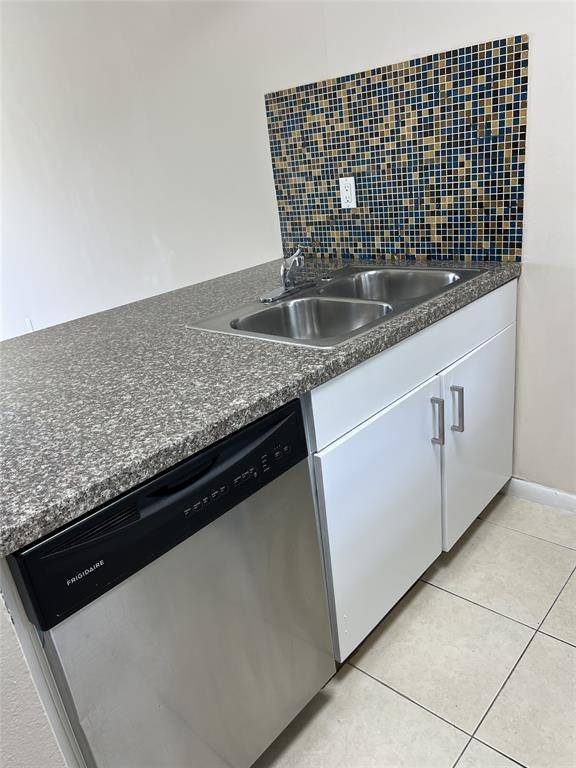 Coral Springs, FL 33071,10145 twin lakes dr #C2