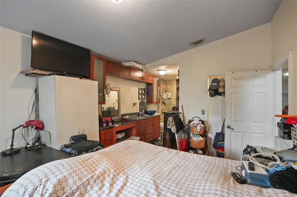Hialeah, FL 33018,2846 W 75th Ter