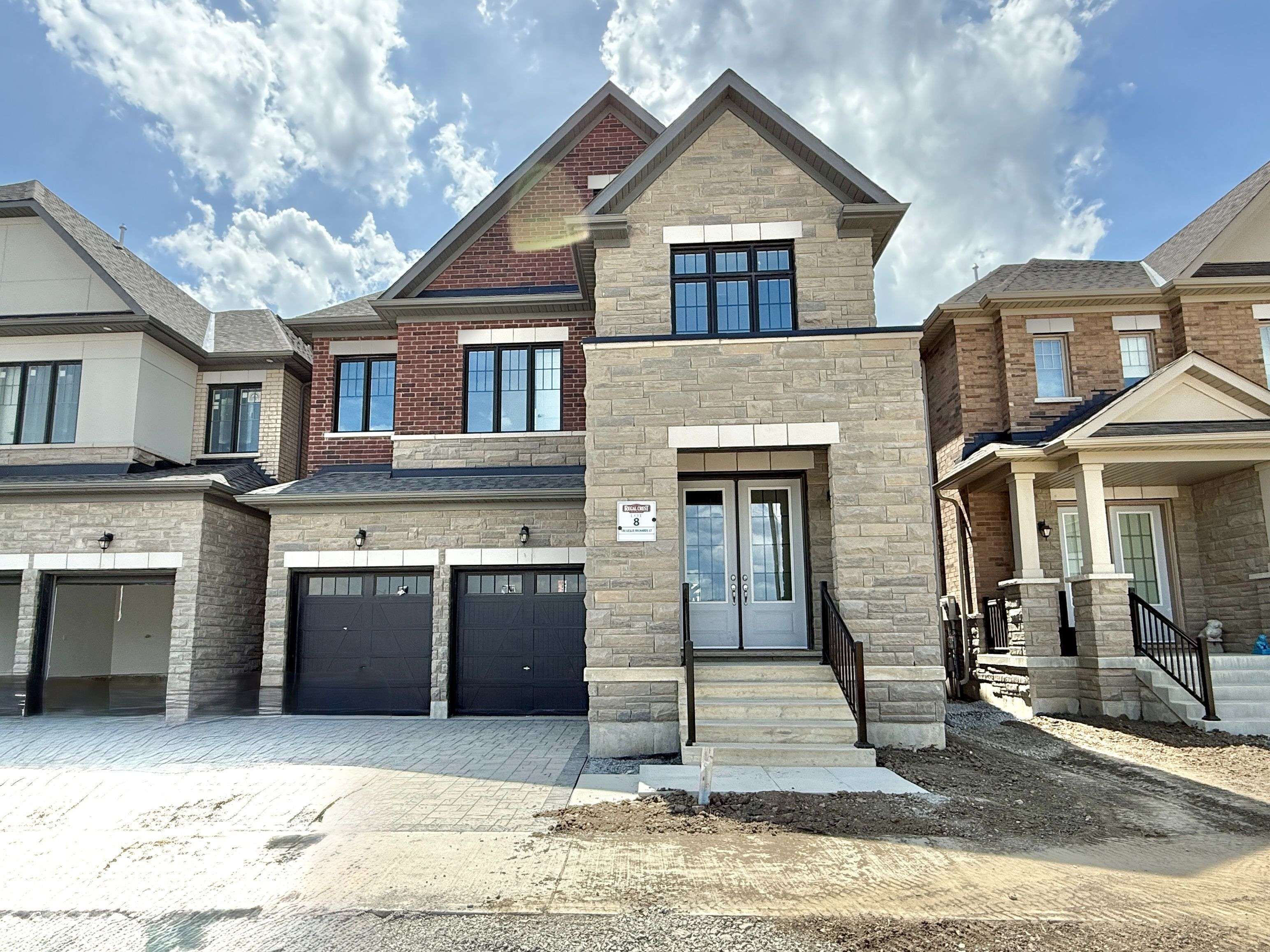 Markham, ON L6C 3N3,186 Leslie Richards ST