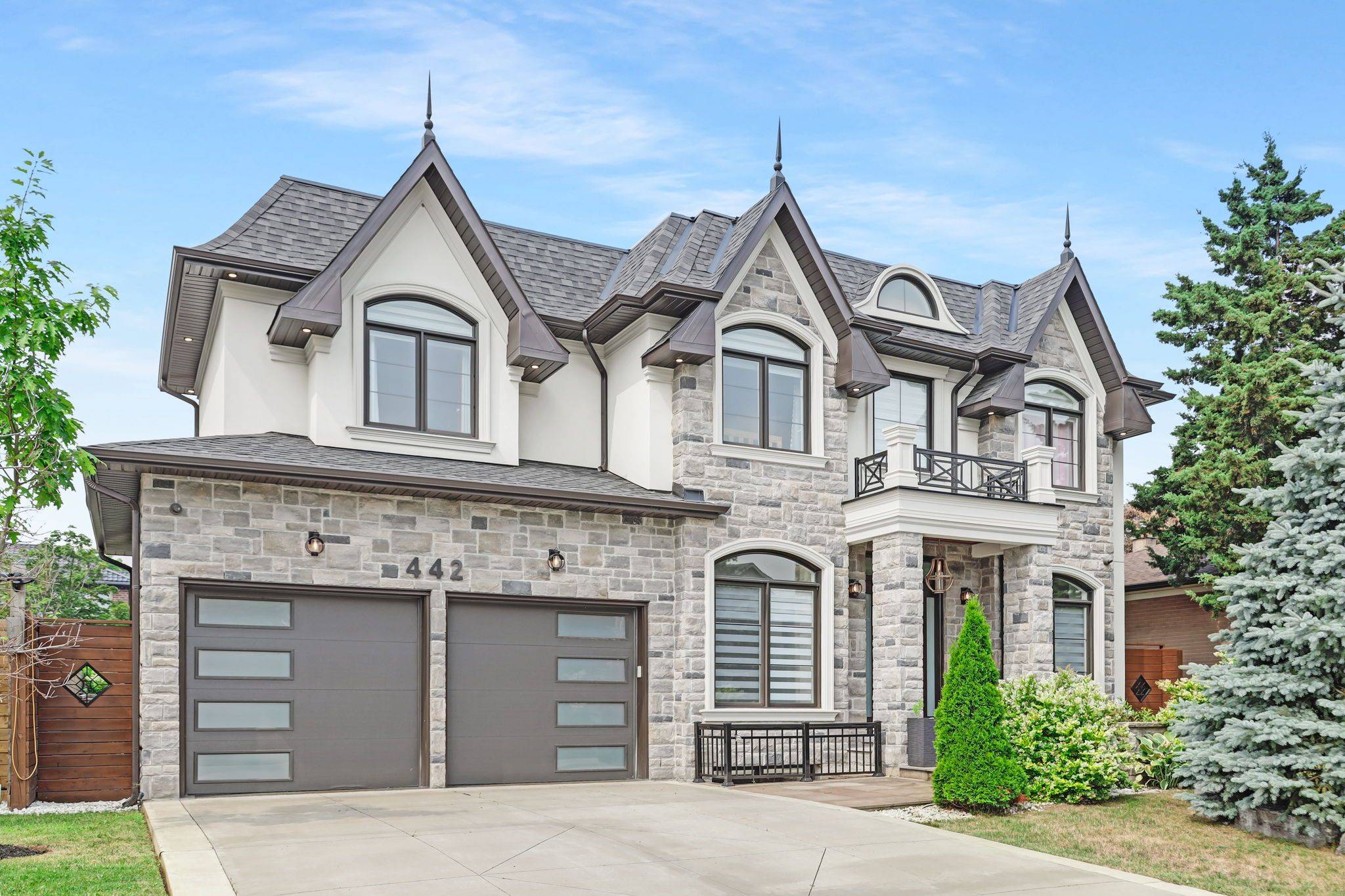 442 Sherin DR, Oakville, ON L6L 4J5