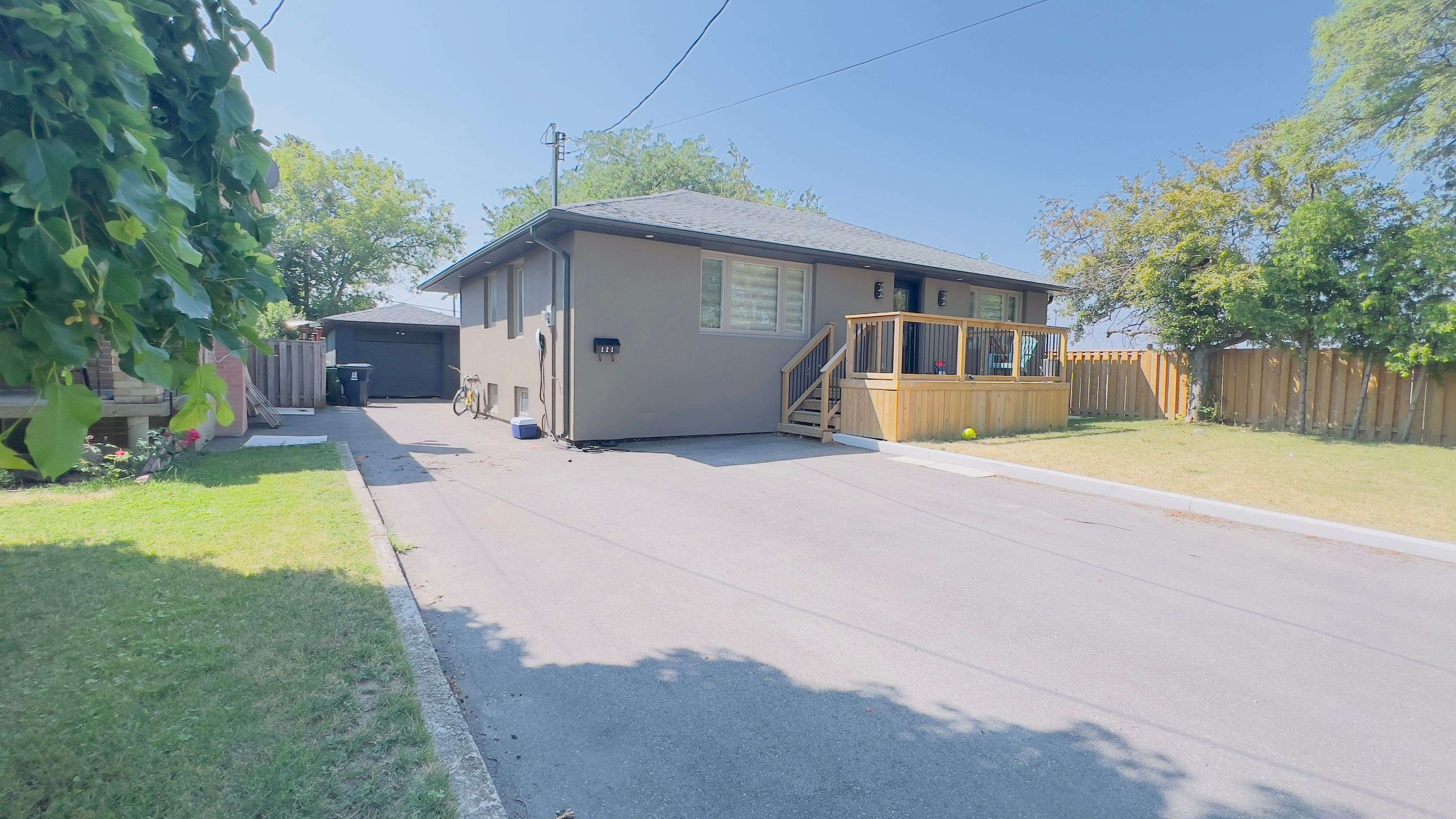 121 Home RD, Toronto W05, ON M3K 1M4