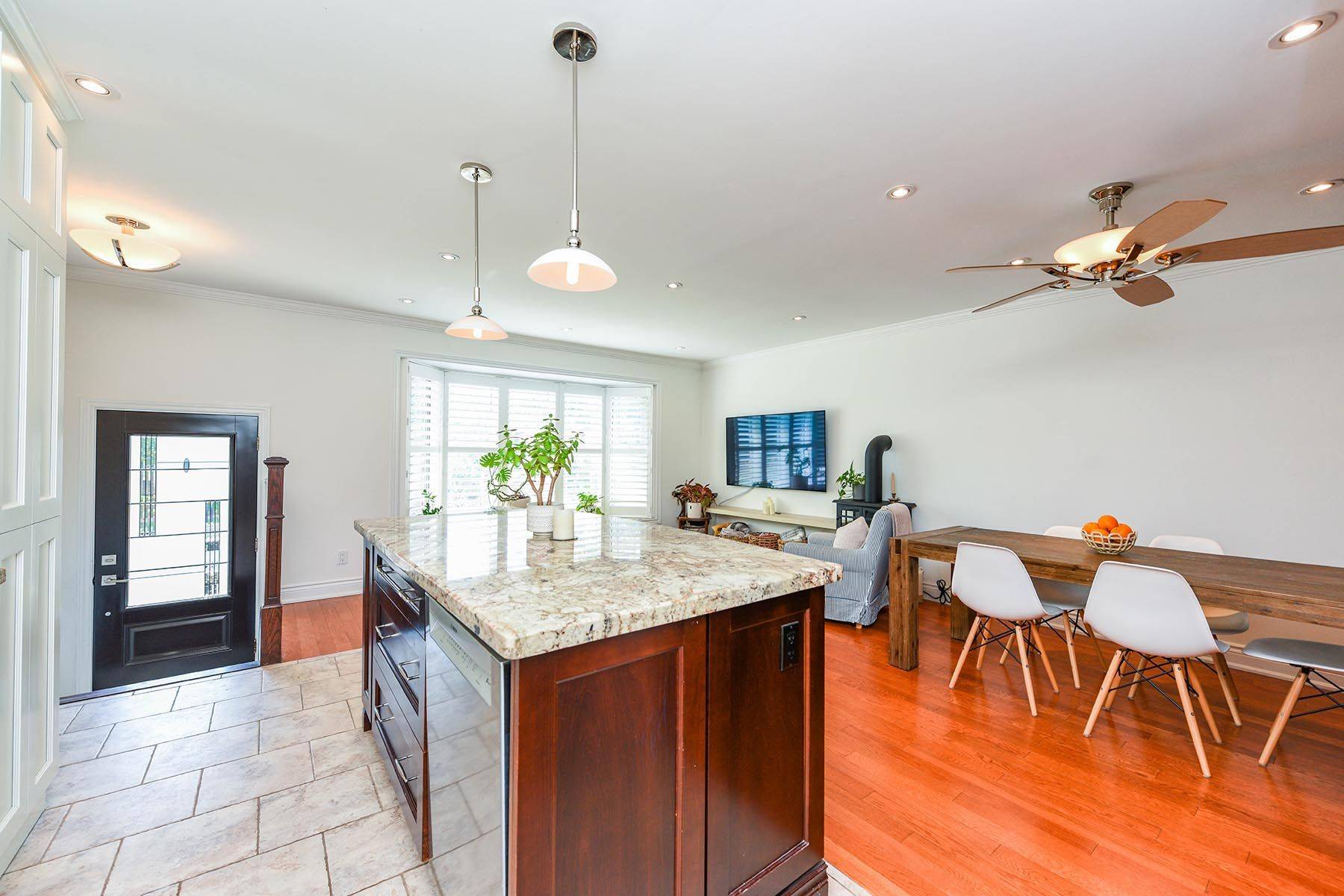 Oakville, ON L6H 1H5,89 Mccraney ST W