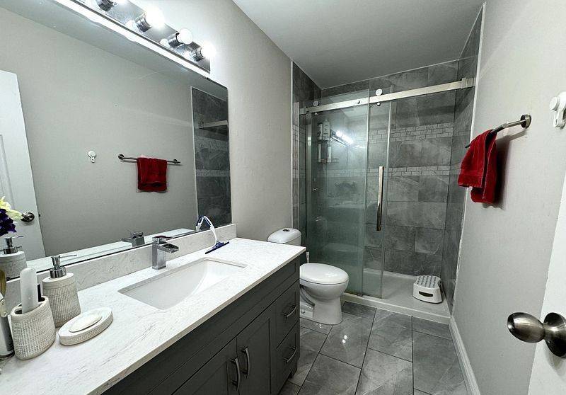 Mississauga, ON L5C 2J9,3361 The Credit Woodlands N/A