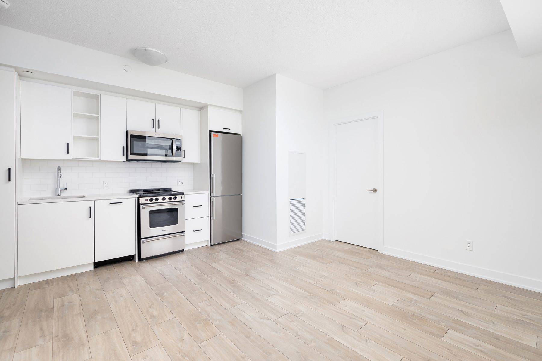 Toronto W06, ON M8Y 0C7,251 Manitoba ST #2008