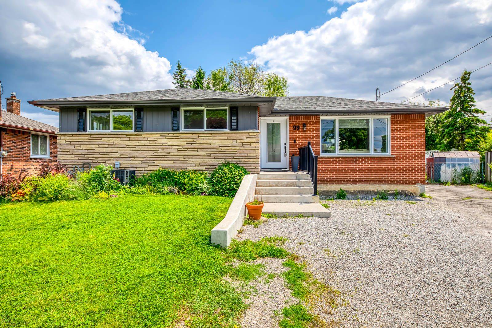 99 Winchester BLVD,  Hamilton,  ON L8T 2M9