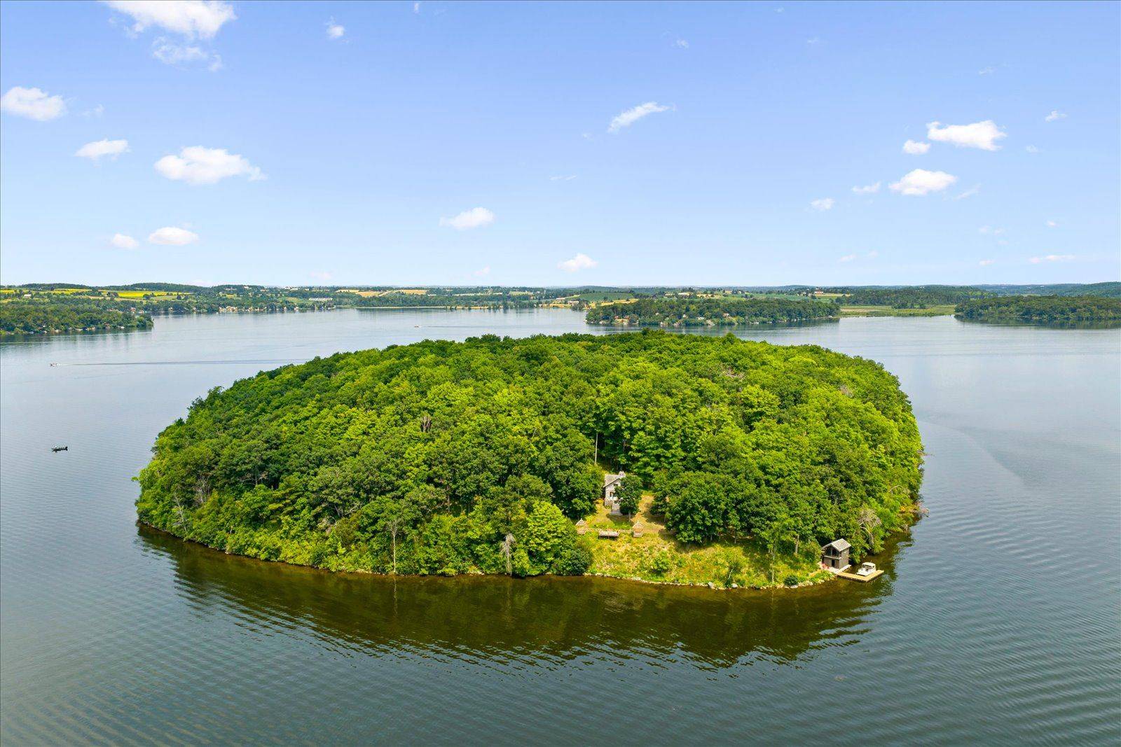 100 West Sugar Island Private, Hamilton Township, ON K0K 2E0