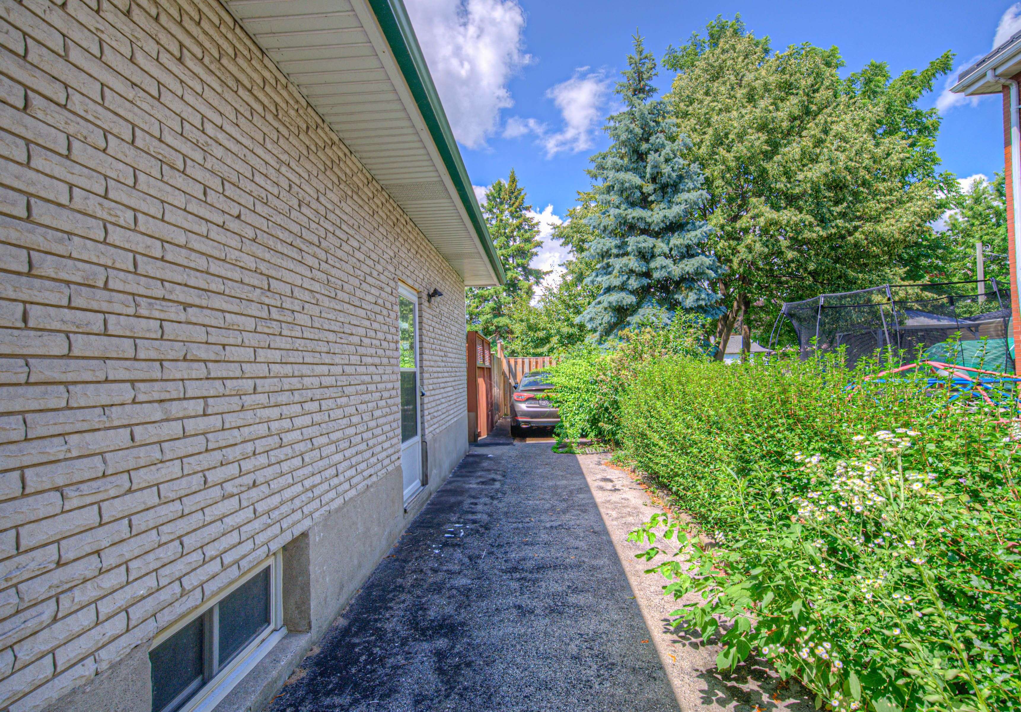 Cambridge, ON N3H 2T3,523 Dunbar RD