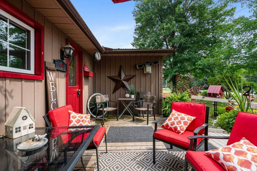 Edwardsburgh/cardinal, ON K0E 1T0,49 Sophia ST