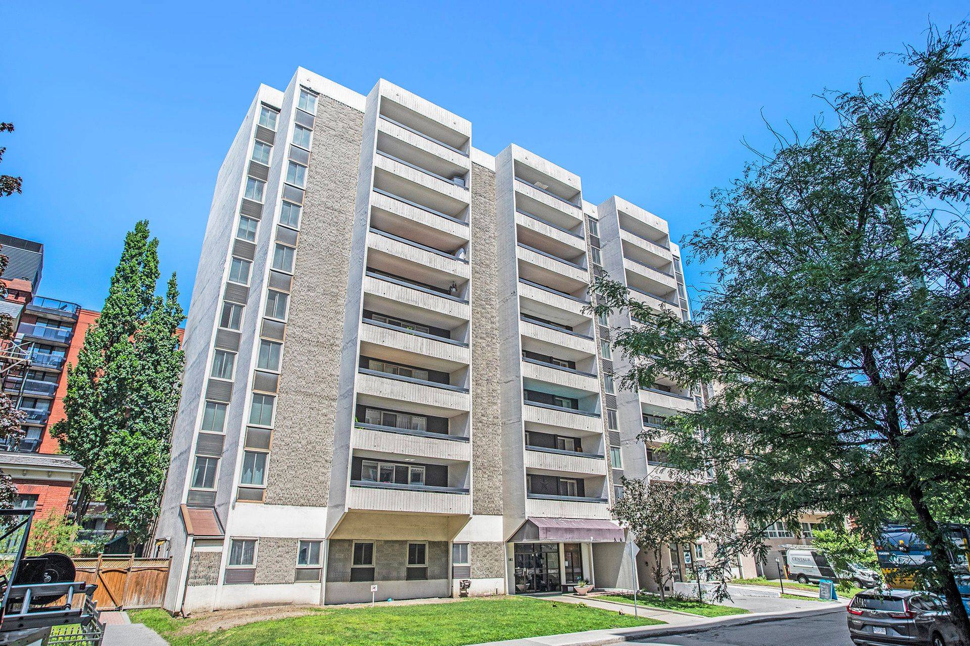 Ottawa Centre, ON K2P 2H1,141 Somerset ST W #402