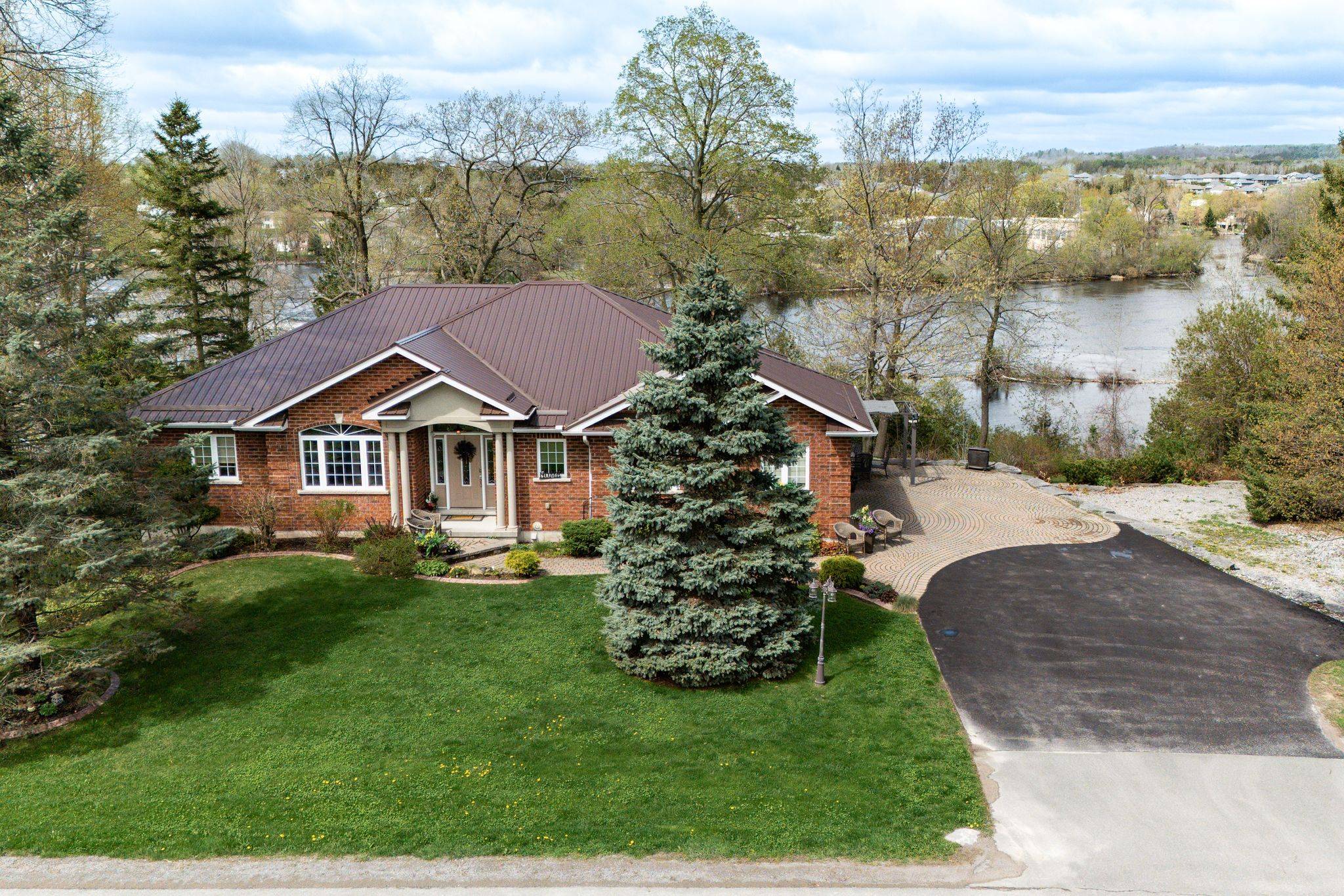 127 River DR, Quinte West, ON K0K 2C0
