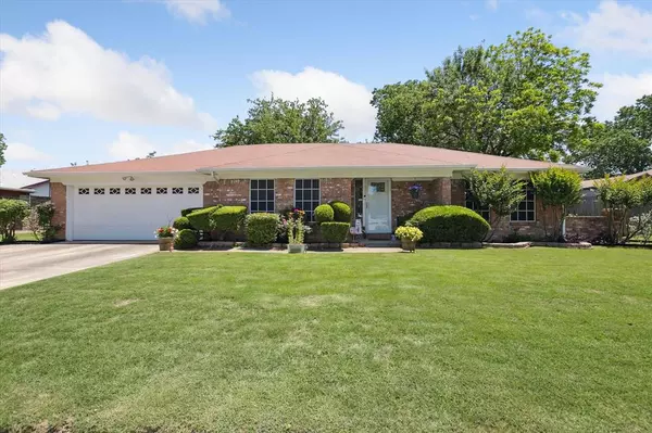 7108 Stonybrooke Drive, North Richland Hills, TX 76182