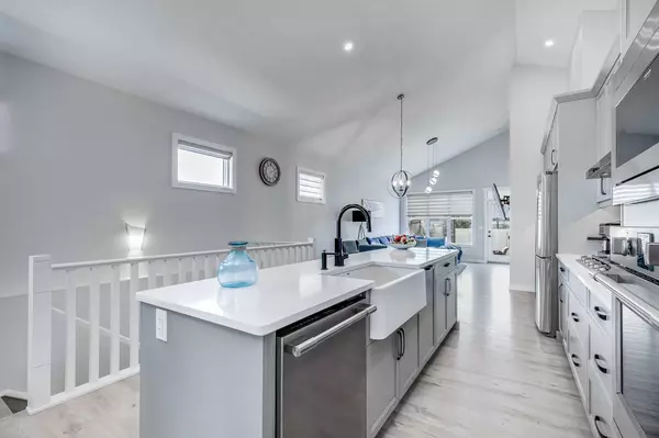 Calgary, AB T2X 4A9,78 Creekside WAY SW