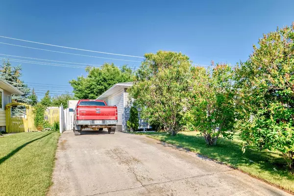 Calgary, AB T3C2X7,143 Waskatenau CRES SW