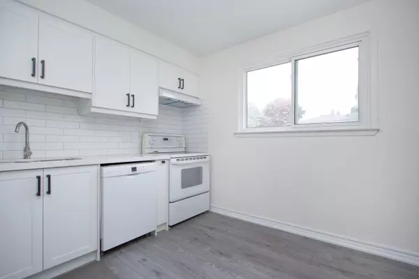 Oshawa, ON L1H 2X2,743 Cypress AVE