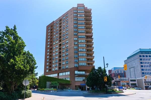 1 Belvedere CT #409, Brampton, ON L6V 4M6