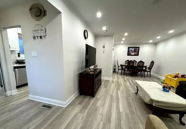 Mississauga, ON L5C 2J9,3361 The Credit Woodlands N/A