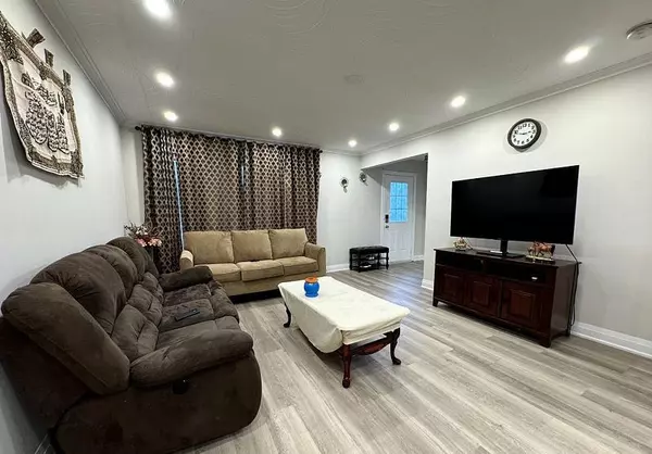 Mississauga, ON L5C 2J9,3361 The Credit Woodlands N/A