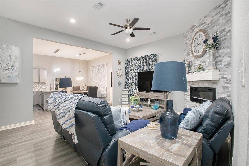 Arlington, TX 76017,5406 Signal Peak Drive