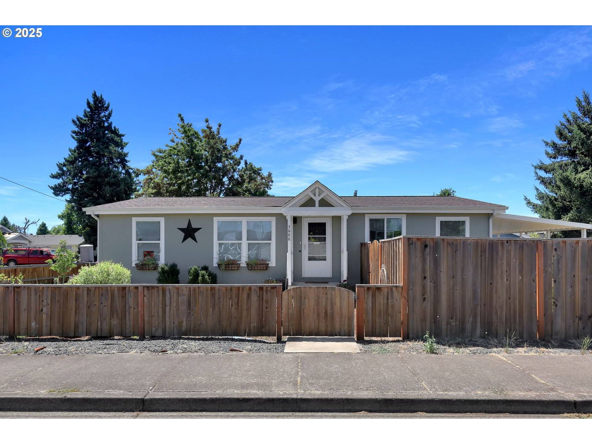3688 S E ST, Springfield, OR 97478