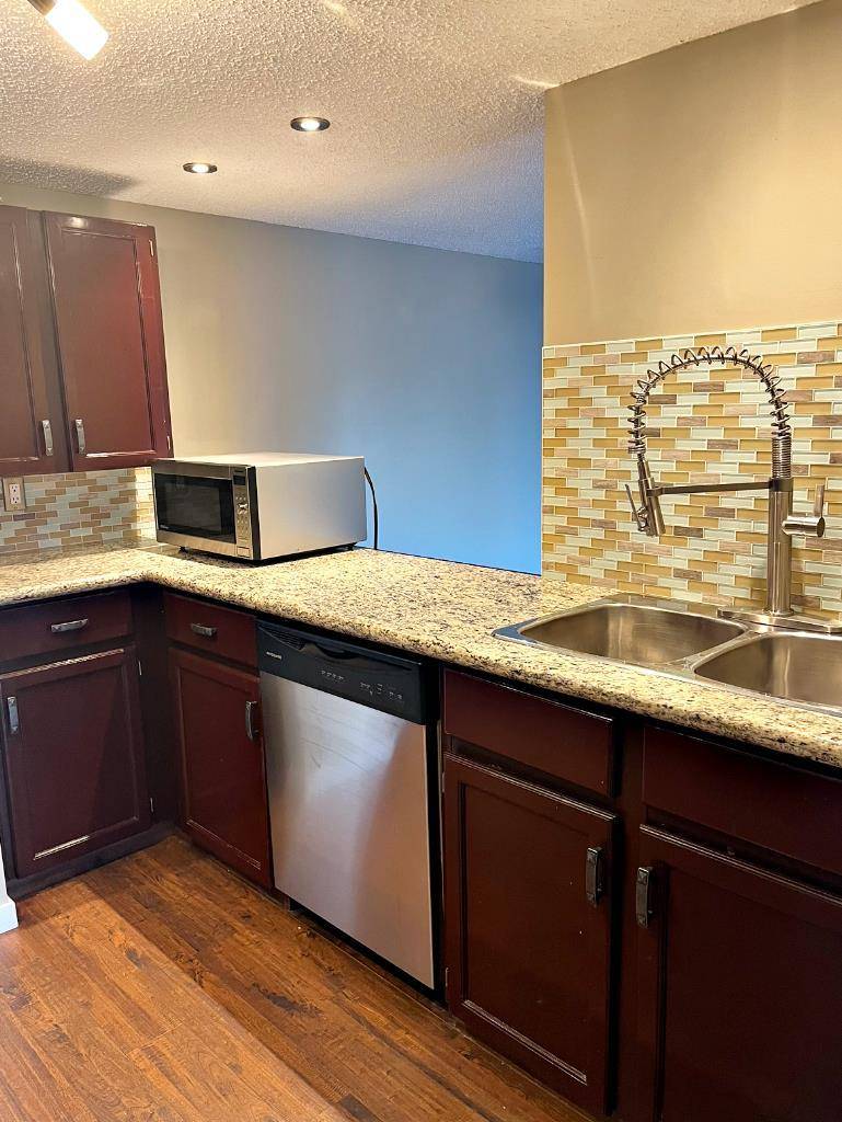 Calgary, AB T2V 0G6,511 56 AVE Southwest #405