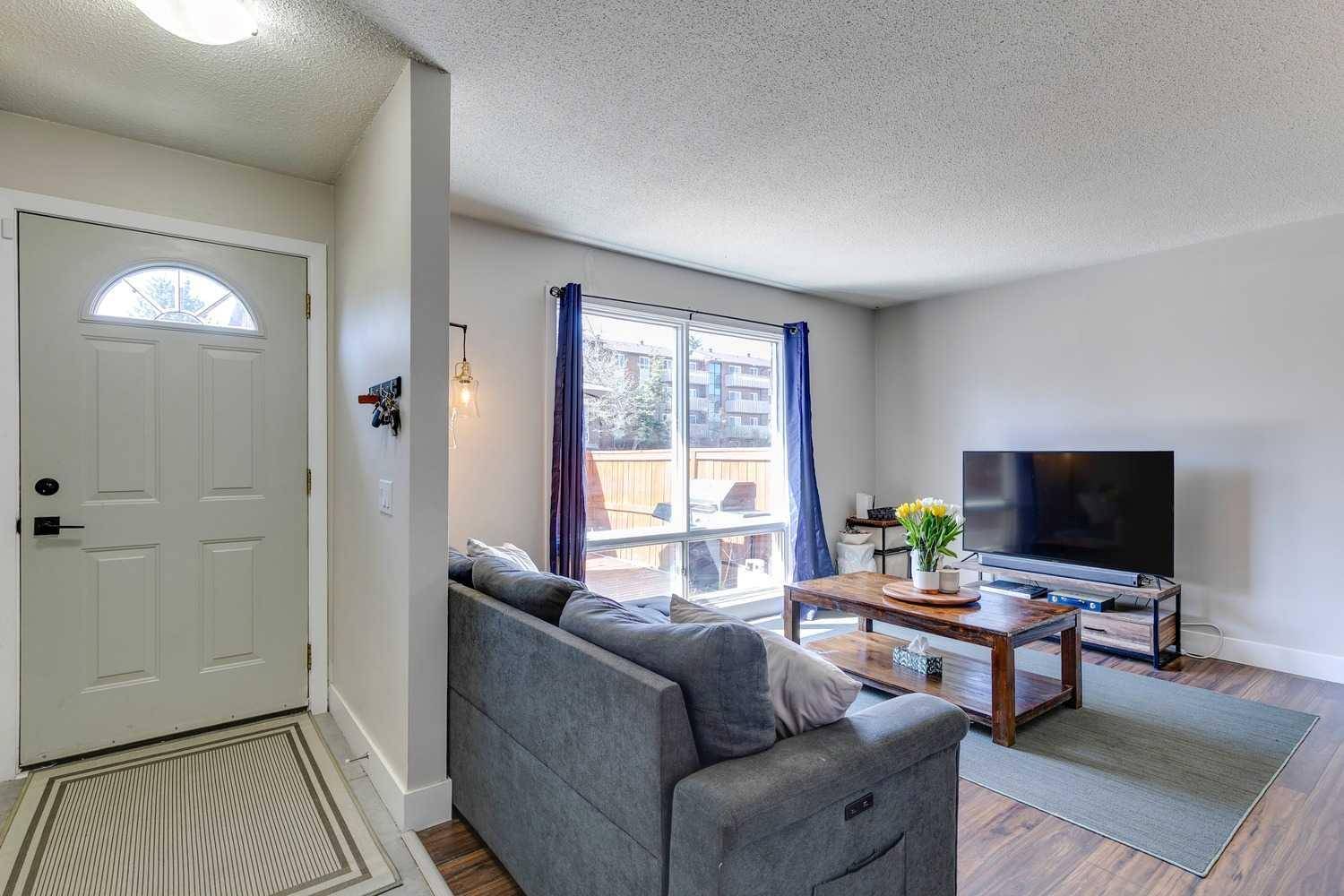 Calgary, AB T2W 1H6,330 Canterbury DR SW #168