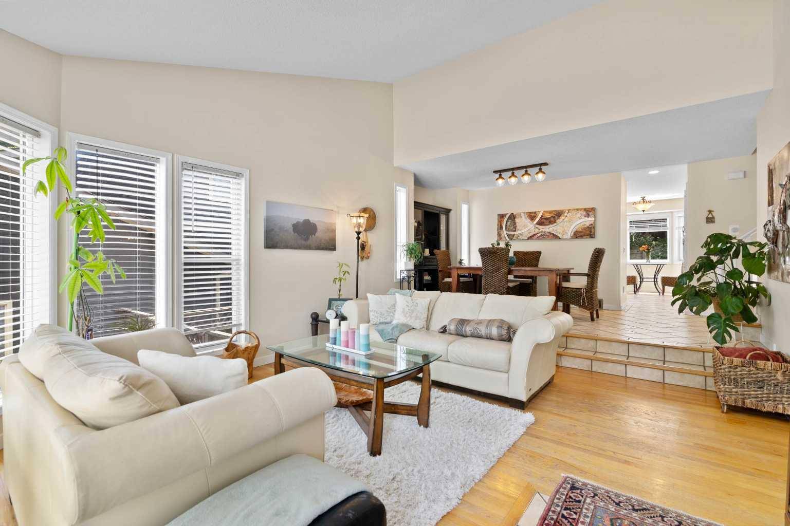 Calgary, AB T3H 1T7,131 Stratton CRES SW