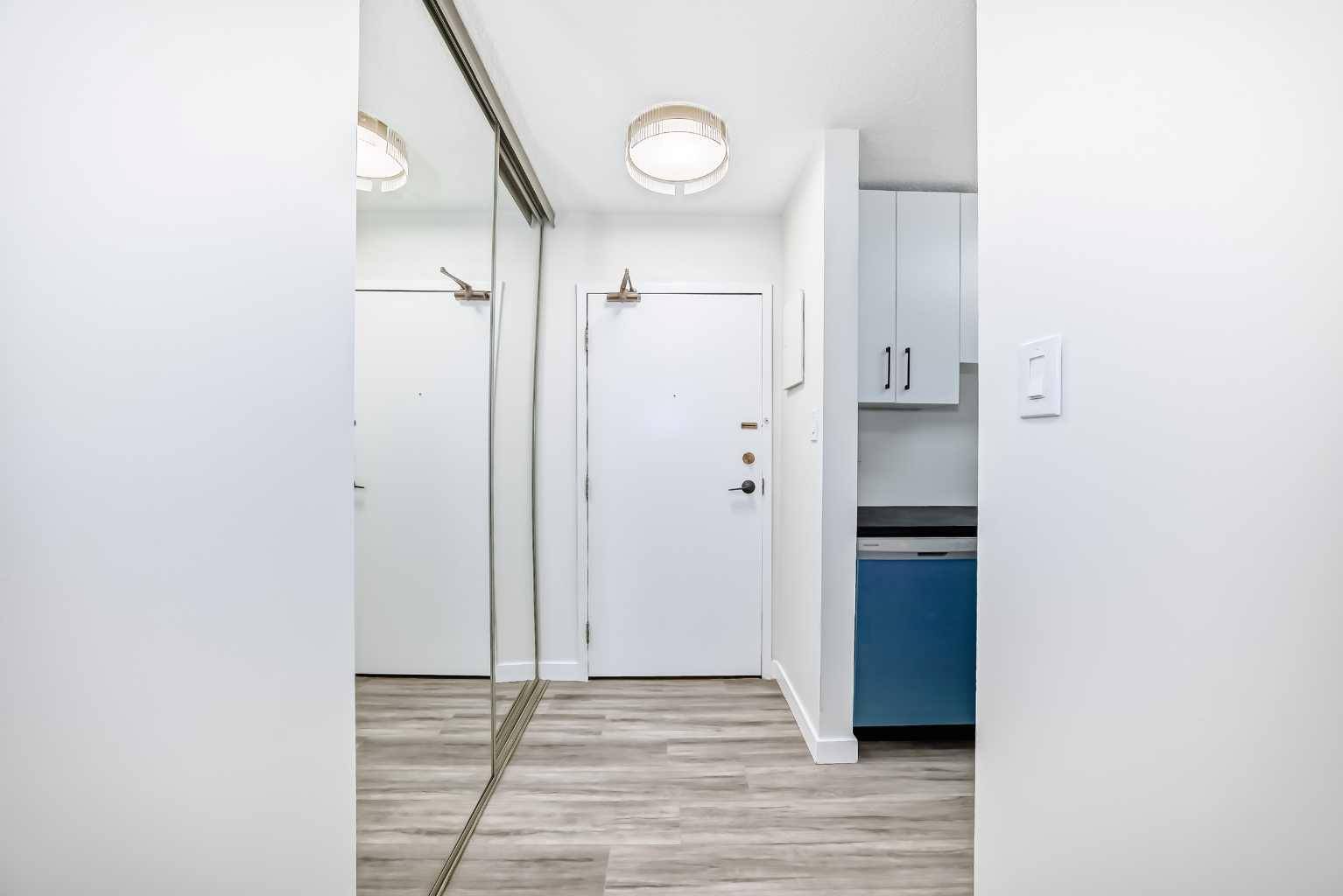 Calgary, AB T3C 3P7,1335 12 AVE SW #804