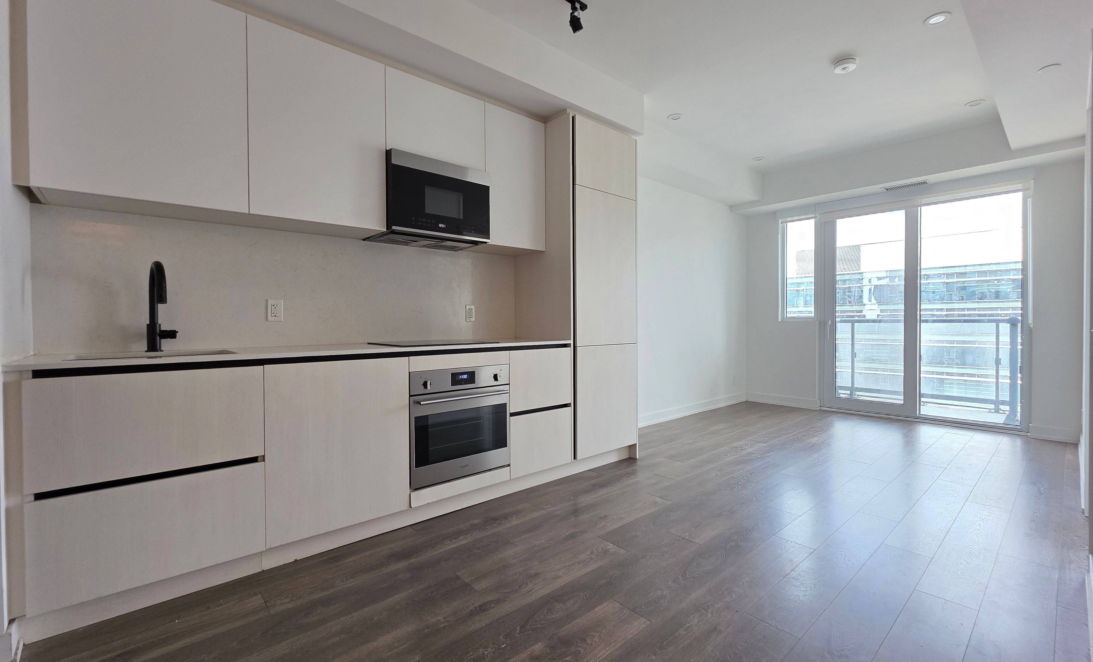 108 Peter ST #2101, Toronto C01, ON M5V 2G7