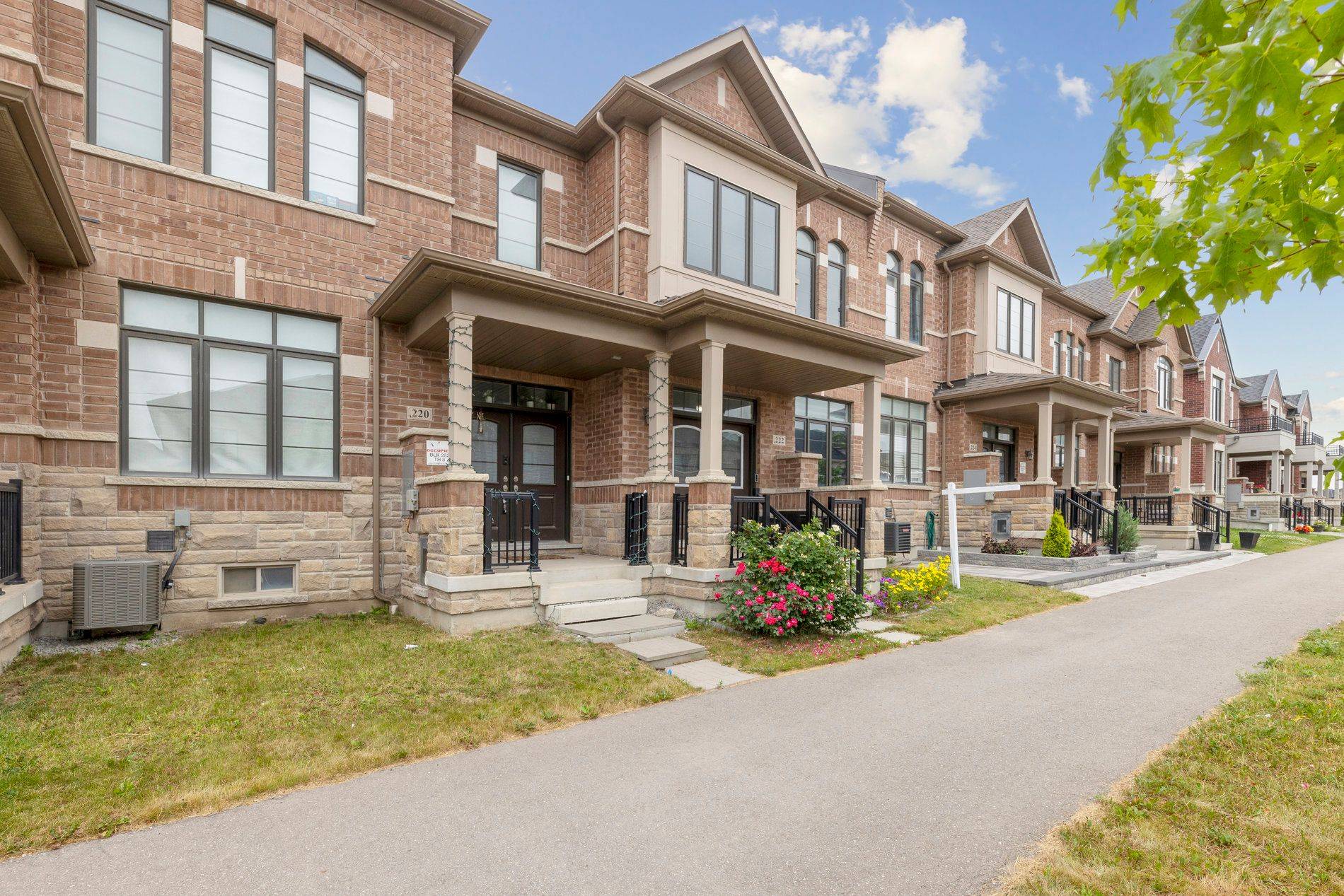 Whitby, ON L1P 0H7,222 Coronation RD