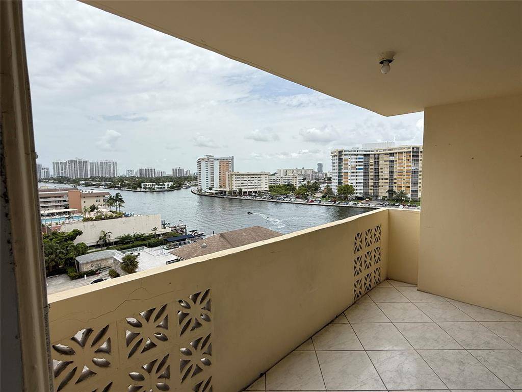 Hallandale Beach, FL 33009,1833 S Ocean Dr #808