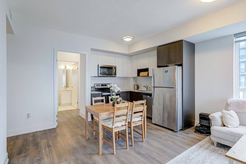 Mississauga, ON L5A 0B3,204 Burnhamthorpe RD #1803