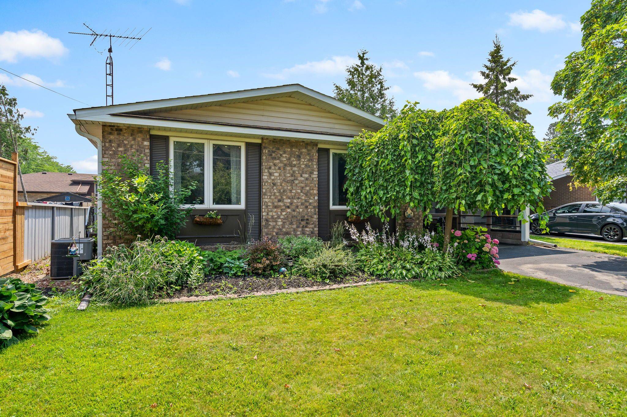 Niagara Falls, ON L2H 1T7,8164 Catalina ST
